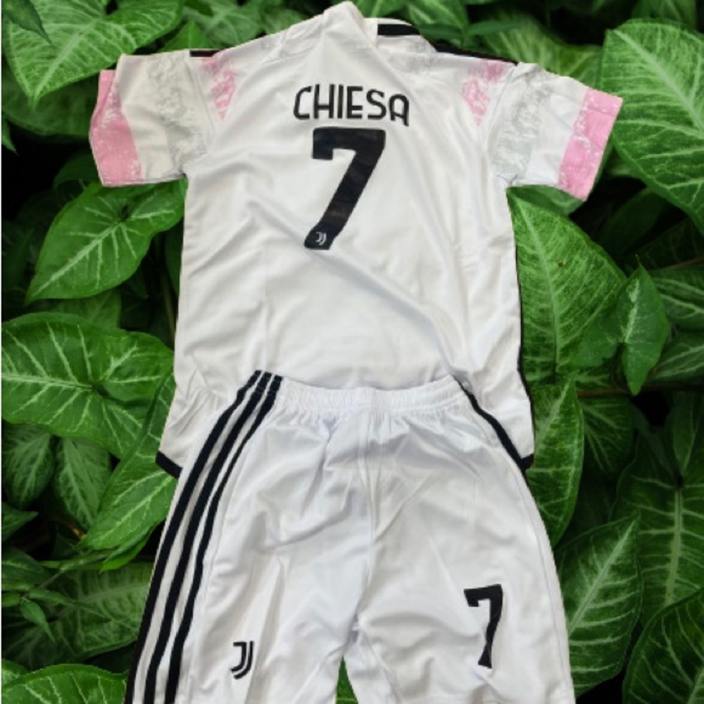 Juventus chiesa jersey set new white with pink youth.